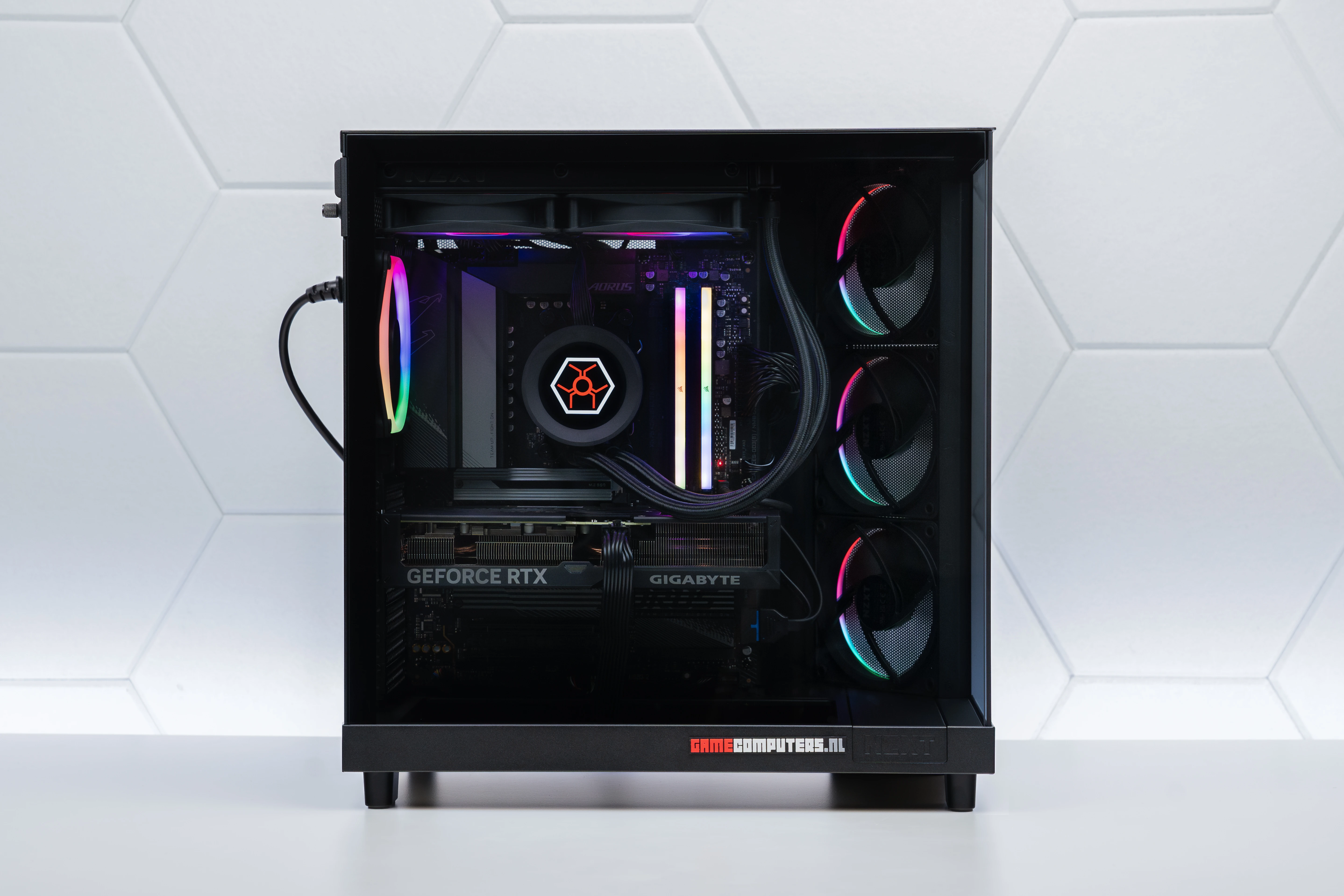 NZXT H6 7600X RTX 5070 BLACKOUT