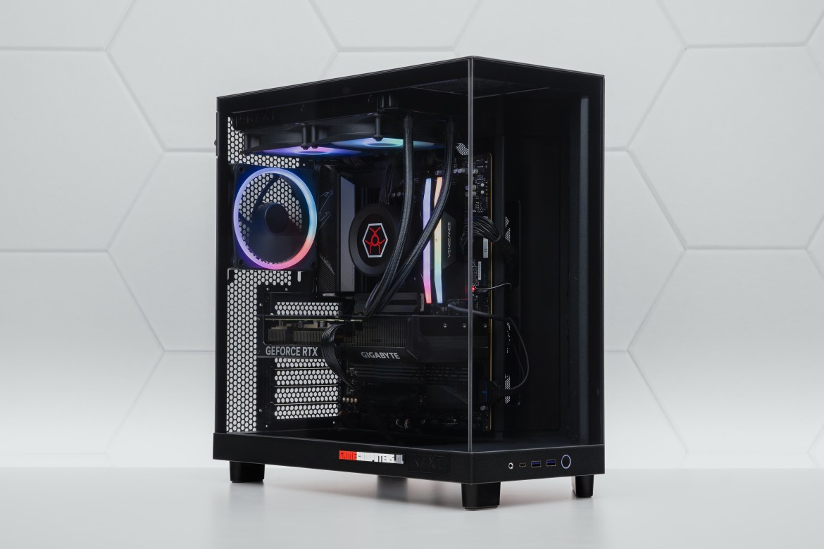 NZXT H6 7600X RTX 5070 BLACKOUT